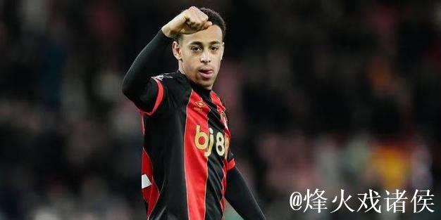 电讯报:泰勒-亚当斯可能是曼联所寻找的六号位的答案 电讯报:泰勒-亚当斯可能是曼联所寻找的六号位的答案