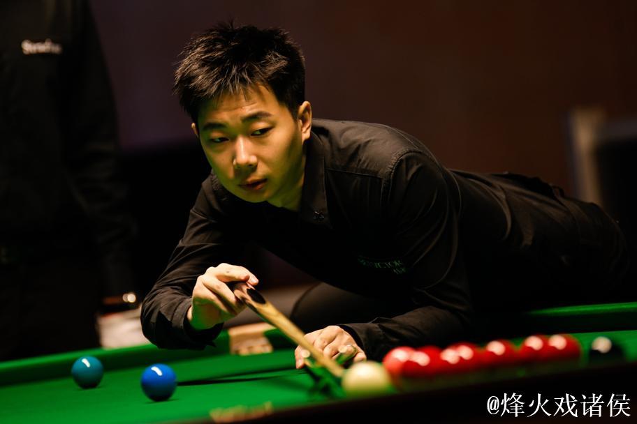 吕昊天和周跃龙决胜轮告捷，顺利挺进斯诺克英锦赛正赛